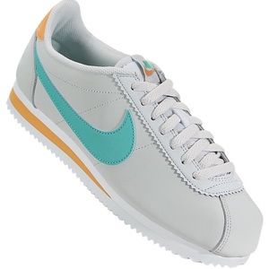 Nwot Nike cortex size 8